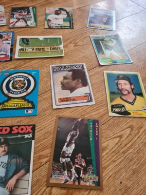 Lot of 20 sports cards basketball football & general memoribilia - Image 2