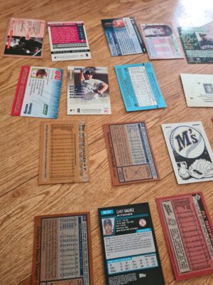 Lot of 20 sports cards basketball football & general memoribilia - Image 4